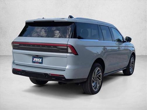 Gray Mist Metallic Tri-Coat 2025 Lincoln Navigator Reserve