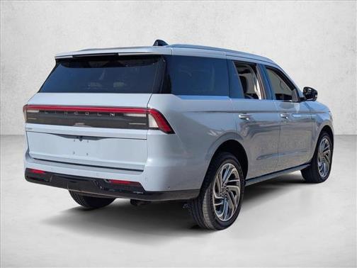 Gray Mist Metallic Tri-Coat 2025 Lincoln Navigator Reserve