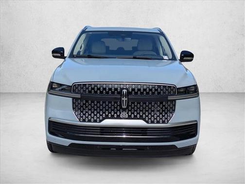 Gray Mist Metallic Tri-Coat 2025 Lincoln Navigator Reserve