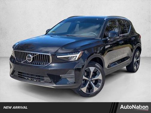 2025 Volvo XC40 B5 Core Bright Theme