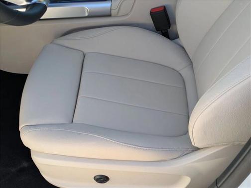 Polar White 2026 Mercedes-Benz GLB 250 Base