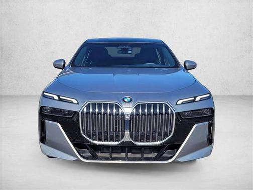 2023 BMW 740 i