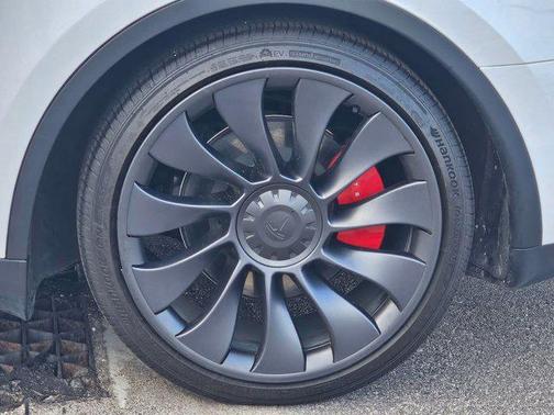 Pearl White Multi-Coat 2024 Tesla Model Y Performance Dual Motor All-Wheel Drive