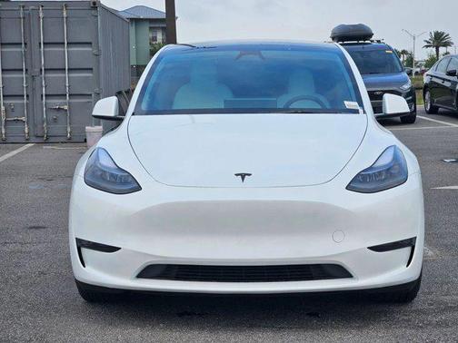 Pearl White Multi-Coat 2024 Tesla Model Y Performance Dual Motor All-Wheel Drive