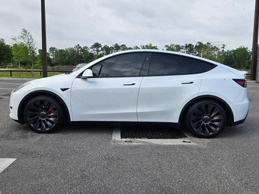 Pearl White Multi-Coat 2024 Tesla Model Y Performance Dual Motor All-Wheel Drive