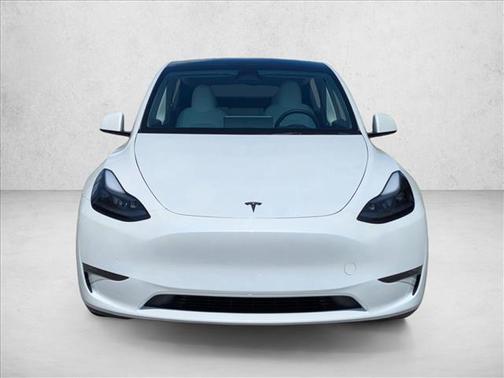 Pearl White Multi-Coat 2024 Tesla Model Y Performance Dual Motor All-Wheel Drive
