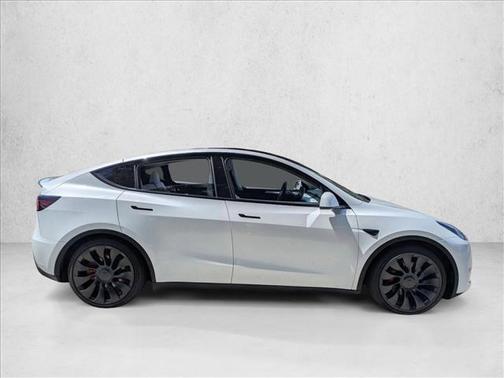 Pearl White Multi-Coat 2024 Tesla Model Y Performance Dual Motor All-Wheel Drive