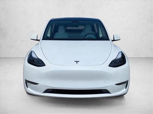 Pearl White Multi-Coat 2024 Tesla Model Y Performance Dual Motor All-Wheel Drive