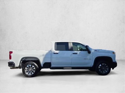 Summit White 2024 Chevrolet Silverado 2500 Custom