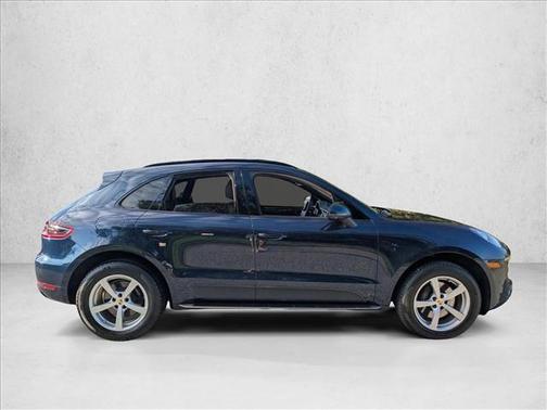 Night Blue Metallic 2017 Porsche Macan Macan