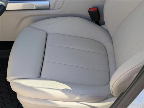Polar White 2026 Mercedes-Benz GLB 250 Base