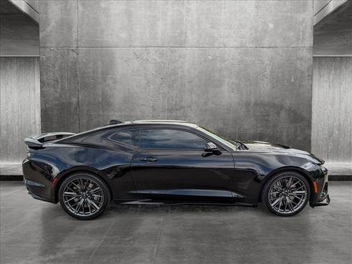 Photo 5 of 23 of 2021 Chevrolet Camaro ZL1
