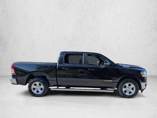 Diamond Black Crystal Pearlcoat 2022 RAM 1500 Big Horn/Lone Star