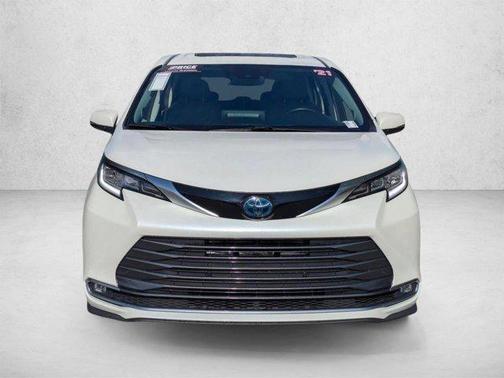 Blizzard Pearl 2021 Toyota Sienna Platinum