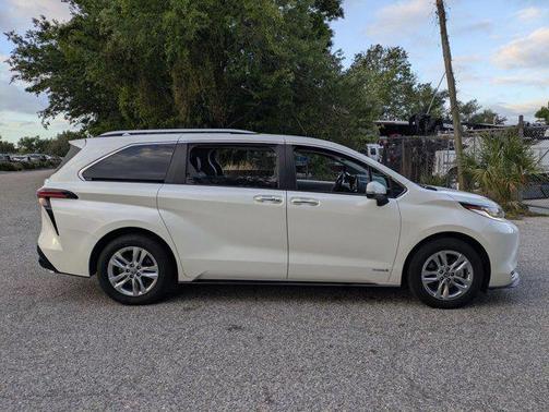 Blizzard Pearl 2021 Toyota Sienna Platinum