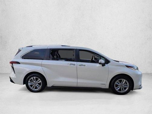 Blizzard Pearl 2021 Toyota Sienna Platinum