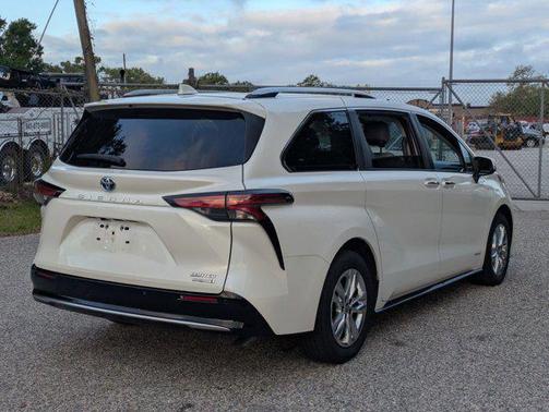 Blizzard Pearl 2021 Toyota Sienna Platinum