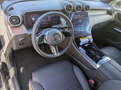 2025 Mercedes-Benz GLC 300 4MATIC