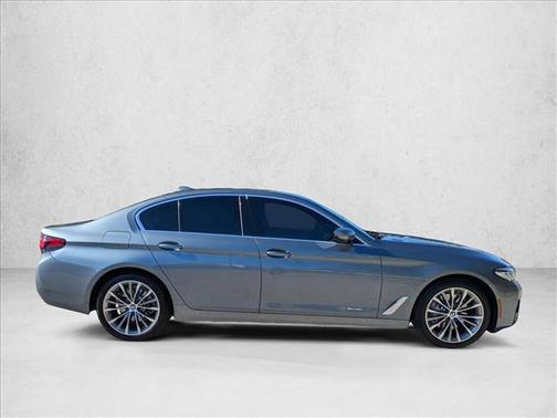 2022 BMW 530 i