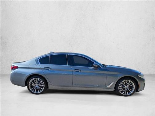 2022 BMW 530 i