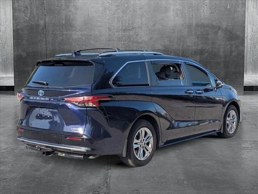2023 Toyota Sienna Limited 7-Passenger