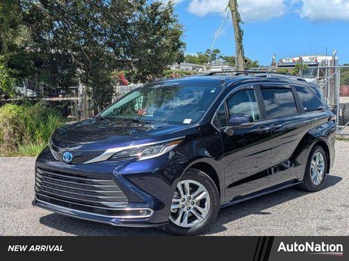 2023 Toyota Sienna Limited 7-Passenger