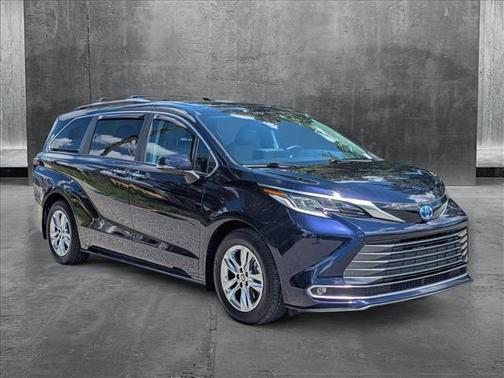 2023 Toyota Sienna Limited 7-Passenger