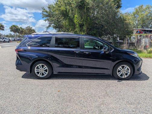 2023 Toyota Sienna Limited 7-Passenger