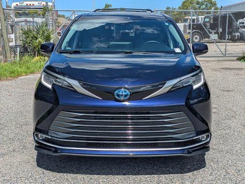 2023 Toyota Sienna Limited 7-Passenger