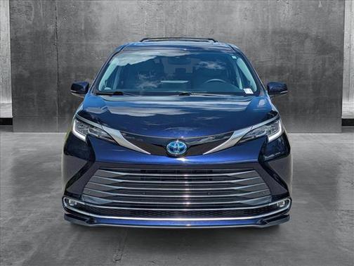 2023 Toyota Sienna Limited 7-Passenger