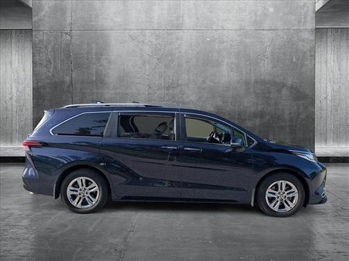 2023 Toyota Sienna Limited 7-Passenger