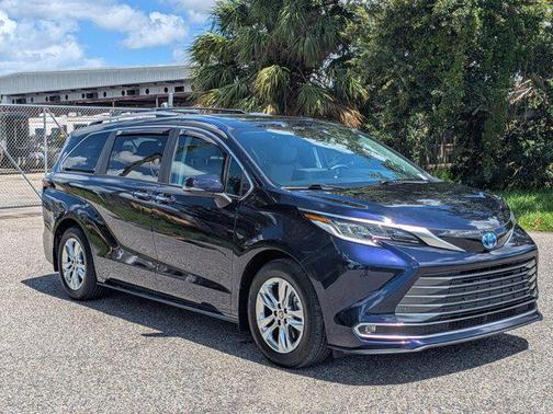2023 Toyota Sienna Limited 7-Passenger