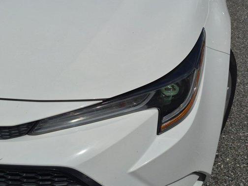 Super White 2020 Toyota Corolla LE