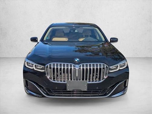 2022 BMW 740 i