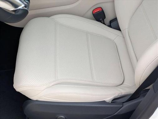 Polar White 2026 Mercedes-Benz GLC 300 Base