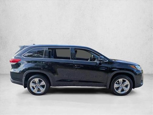 Midnight Black Metallic 2019 Toyota Highlander Limited