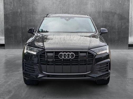 2023 Audi Q7 45 Premium Plus
