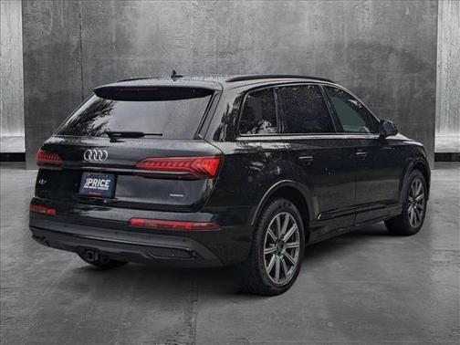 2023 Audi Q7 45 Premium Plus