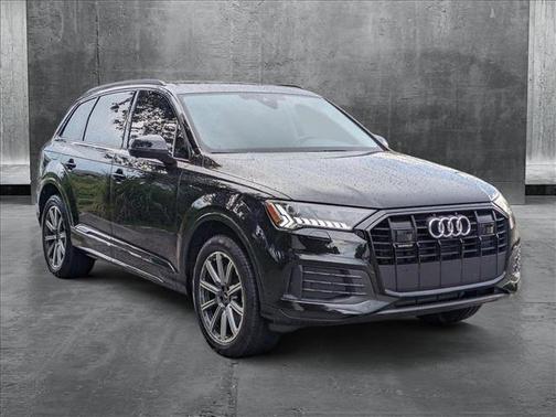 2023 Audi Q7 45 Premium Plus