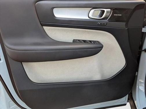 2019 Volvo XC40 T5 Momentum