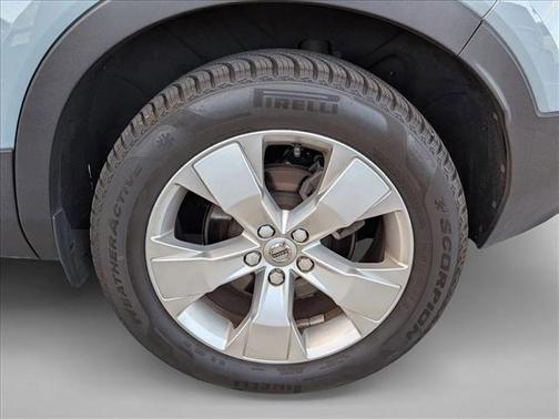 2019 Volvo XC40 T5 Momentum