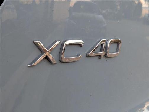 2019 Volvo XC40 T5 Momentum