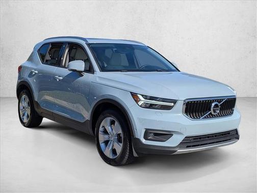 2019 Volvo XC40 T5 Momentum