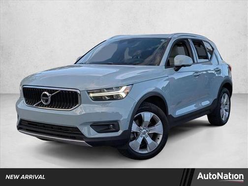 2019 Volvo XC40 T5 Momentum