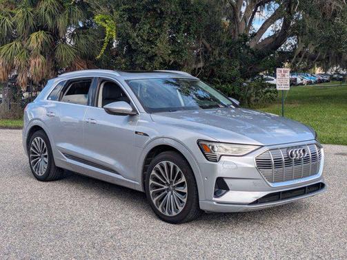 2019 Audi e-tron Premium Plus