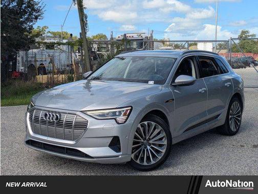 2019 Audi e-tron Premium Plus