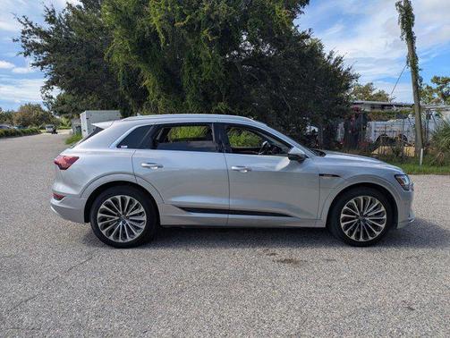 2019 Audi e-tron Premium Plus