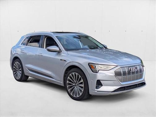 2019 Audi e-tron Premium Plus