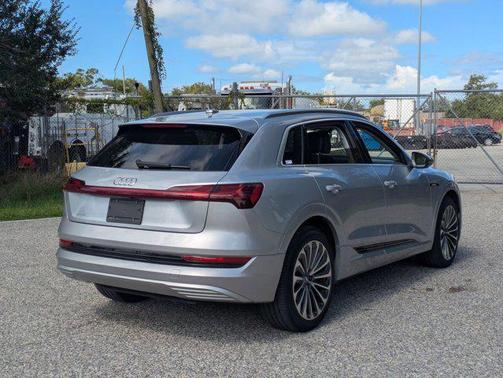 2019 Audi e-tron Premium Plus