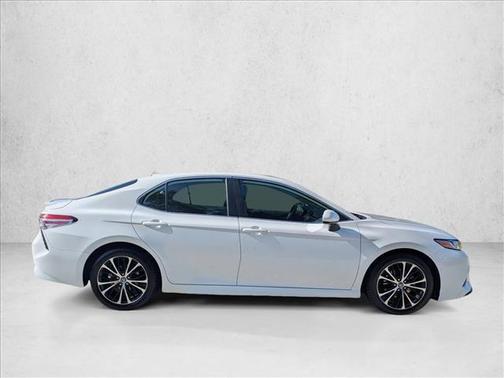 Super White 2019 Toyota Camry SE